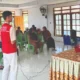 Mahasiswa KKN Unhas Olah Limbah Cangkang Telur Jadi Suplemen Ternak dan Pupuk Organik di Desa Allakuang