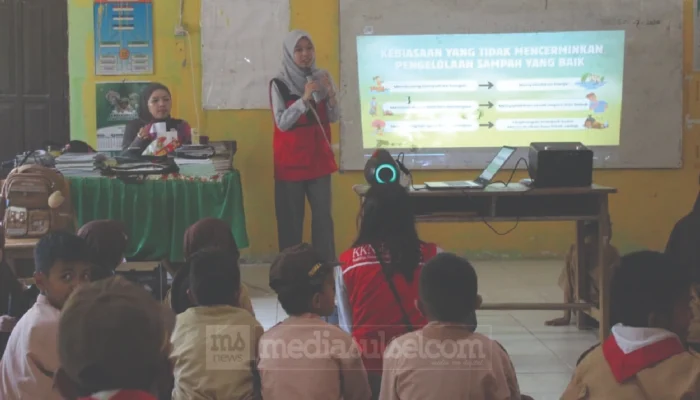 Mahasiswa KKN Unhas Tanamkan Budaya Pilah Sampah Sejak Dini Lewat Program GEMAS di MI DDI Maddo