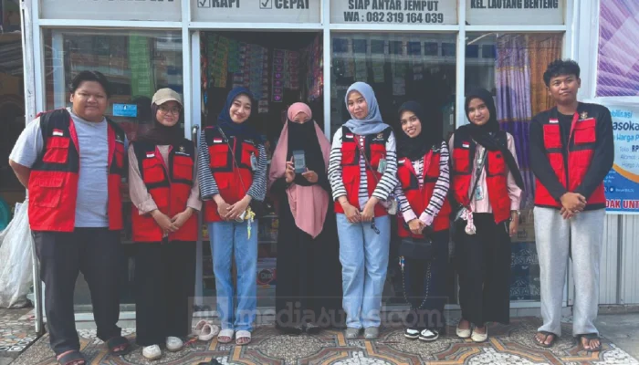 Bukan Sekadar KKN, Mahasiswa Unhas Bantu UMKM Lautang Benteng Tembus Pasar Digital