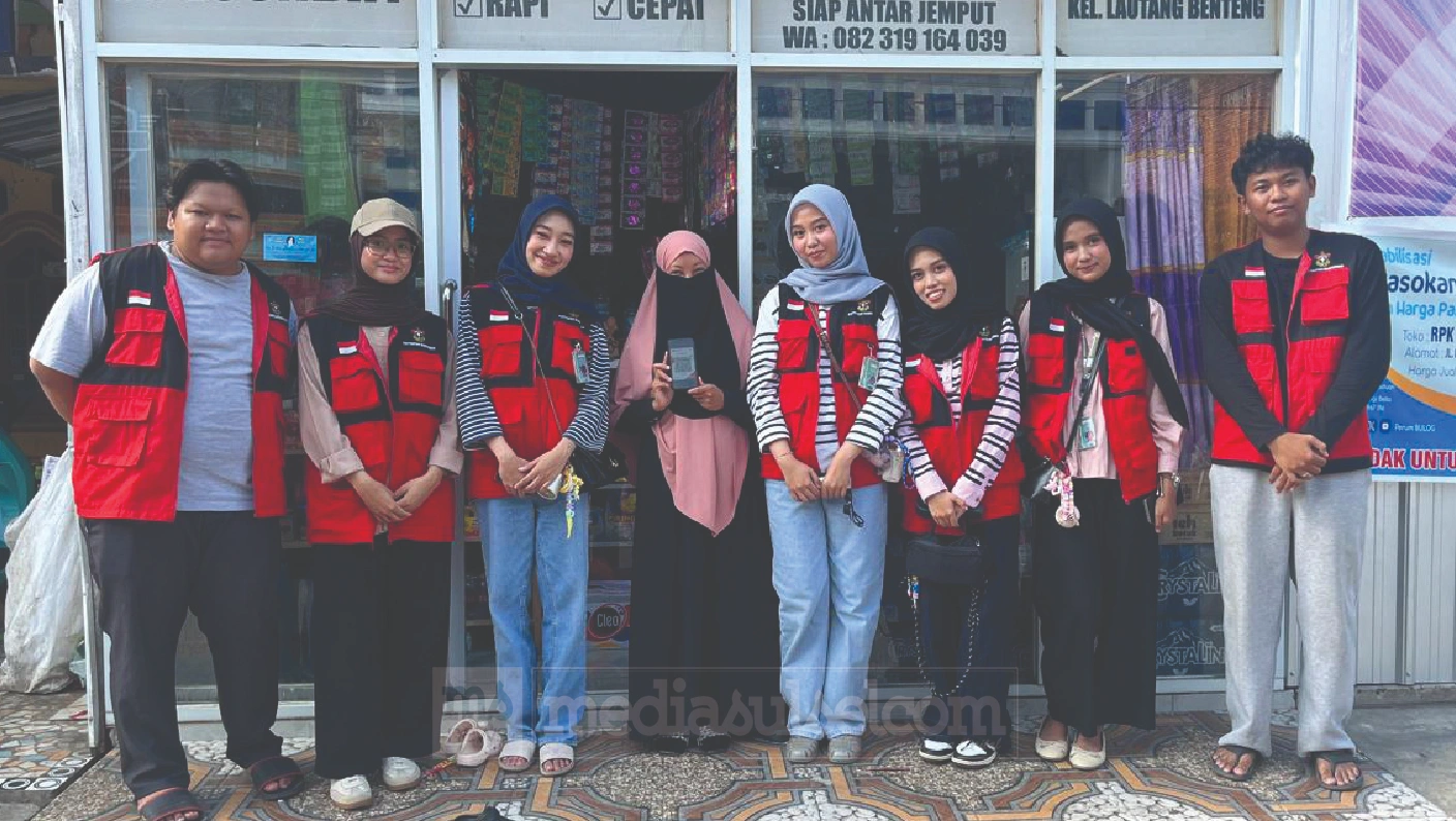 Mahasiswa KKN Unhas di Lautang Benteng