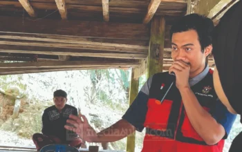 Mahasiswa KKN Unhas Ajarkan Warga Leppangeng Bikin Probiotik Pakan Ikan dari Bahan Lokal