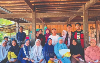 Bukan Sekadar Edukasi, Mahasiswa KKN Unhas Ajarkan Warga Manuba Bikin Pangan Fermentasi di Rumah
