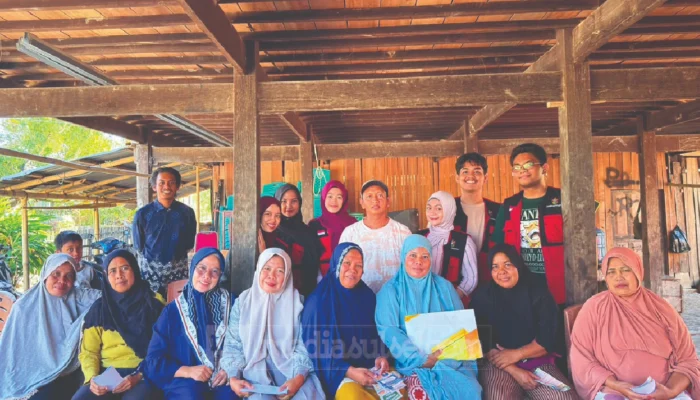 Bukan Sekadar Edukasi, Mahasiswa KKN Unhas Ajarkan Warga Manuba Bikin Pangan Fermentasi di Rumah