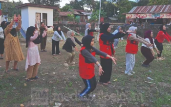 Mahasiswa KKN-PK Unhas Edukasi Warga Mattampae Cegah dan Kendalikan Hipertensi 3 Senam Hipertensi