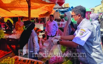 Dinas Ketahanan Pangan Makassar Uji Sampel Pangan di Pasar Terong