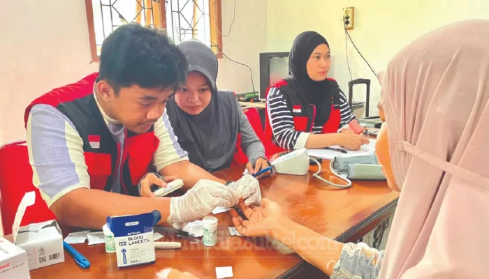 Mahasiswa KKN Unhas Gelar Skrining Diabetes dan Hipertensi, Warga Tanru Tedong Antusias Ikut GERCEP PTM