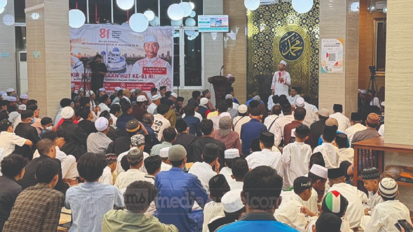 Zikir Kebangsaan di Masjid Terapung, 1.000 Warga Makassar Serukan Persatuan dan Tolak Anarkisme 2 Zikir kebangsaan