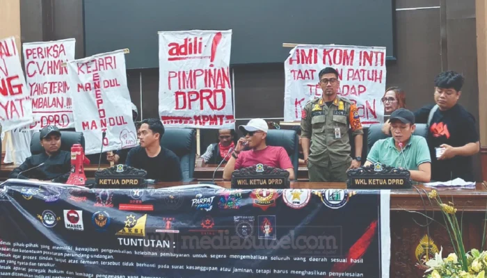Didatangi Ratusan Pendemo, 40 Anggota DPRD Jeneponto Tak Kunjung Temui Massa