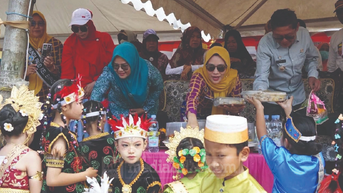 Bunda PAUD Sidrap Hadiri Dua Karnaval HUT RI ke-81, Angkat Budaya Lokal dan Kreativitas Anak 2 karnaval sidrap1