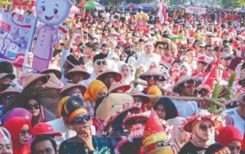 Ribuan Warga Tumpah Ruah Ikuti Jalan Sehat dan Kirab Kemerdekaan di Makassar