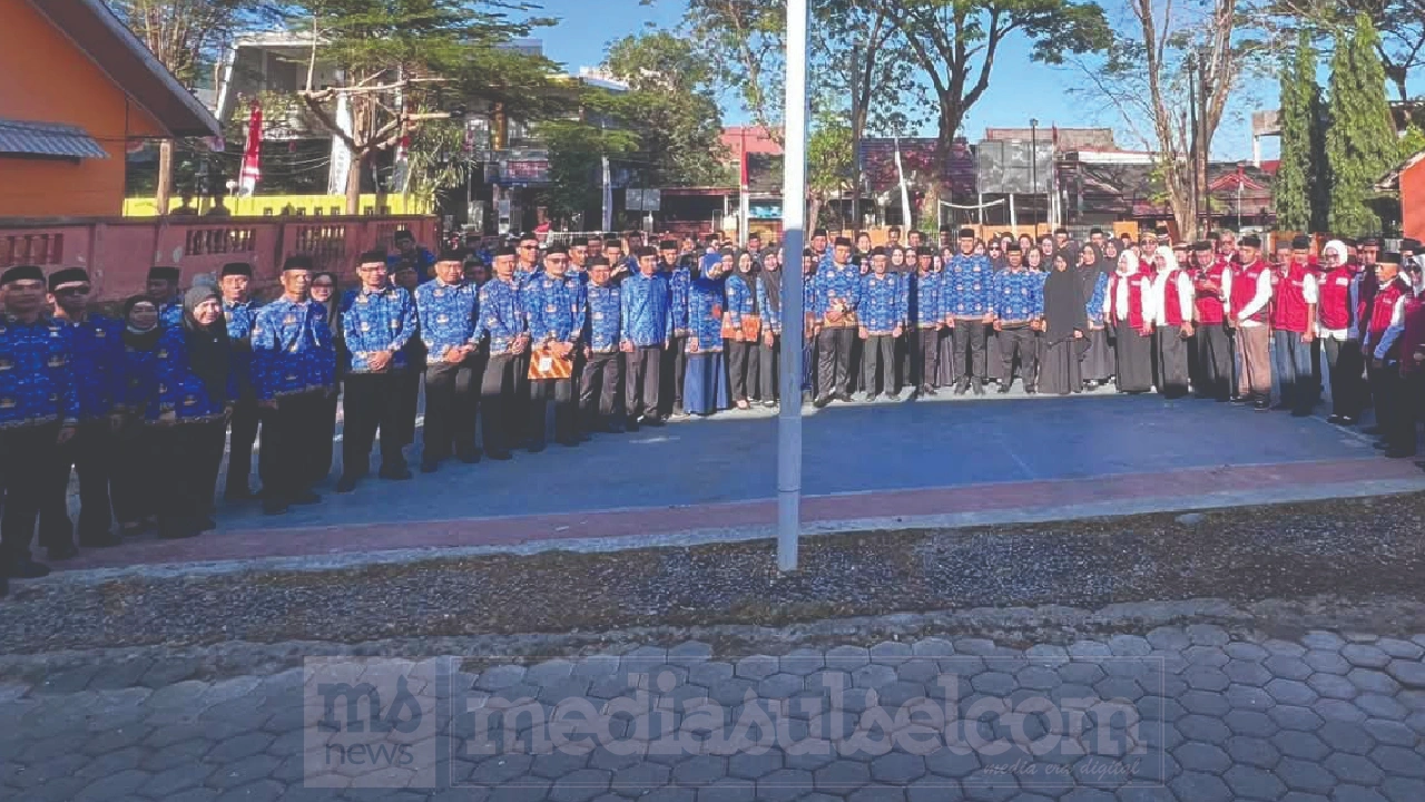 Sekcam Manggala Pimpin Upacara HUT ke-81 RI, Tekankan Semangat Pelayanan Publik 2 upacara kec Manggala