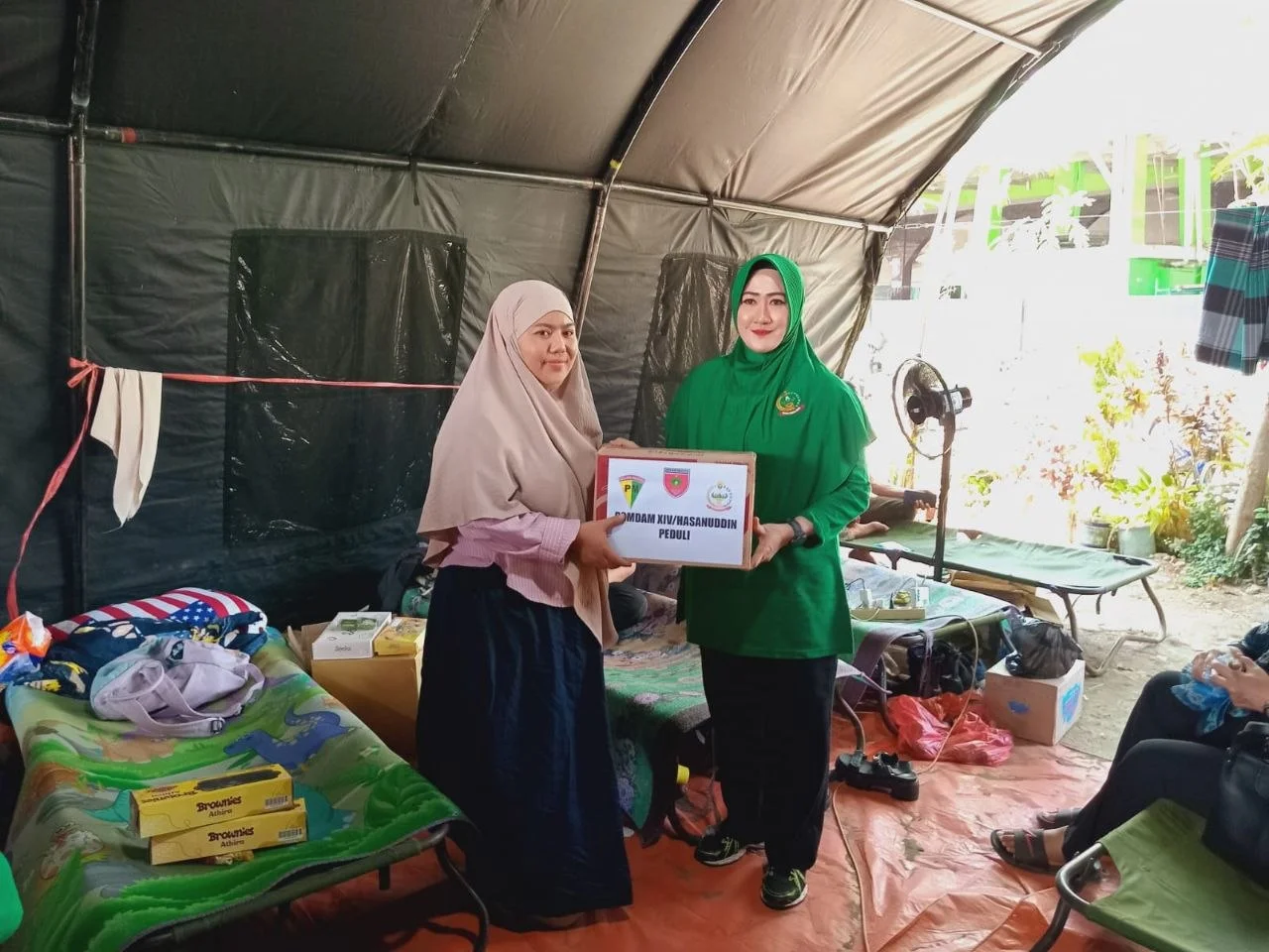 Tak Cukup dengan Belasungkawa, Persit Pomdam XIV/Hasanuddin Gerak Cepat Bantu Korban Kebakaran Asrama Mattoangin 2 Tak Cukup dengan Belasungkawa, Persit Pomdam XIV/Hasanuddin Gerak Cepat Bantu Korban Kebakaran Asrama Mattoangin