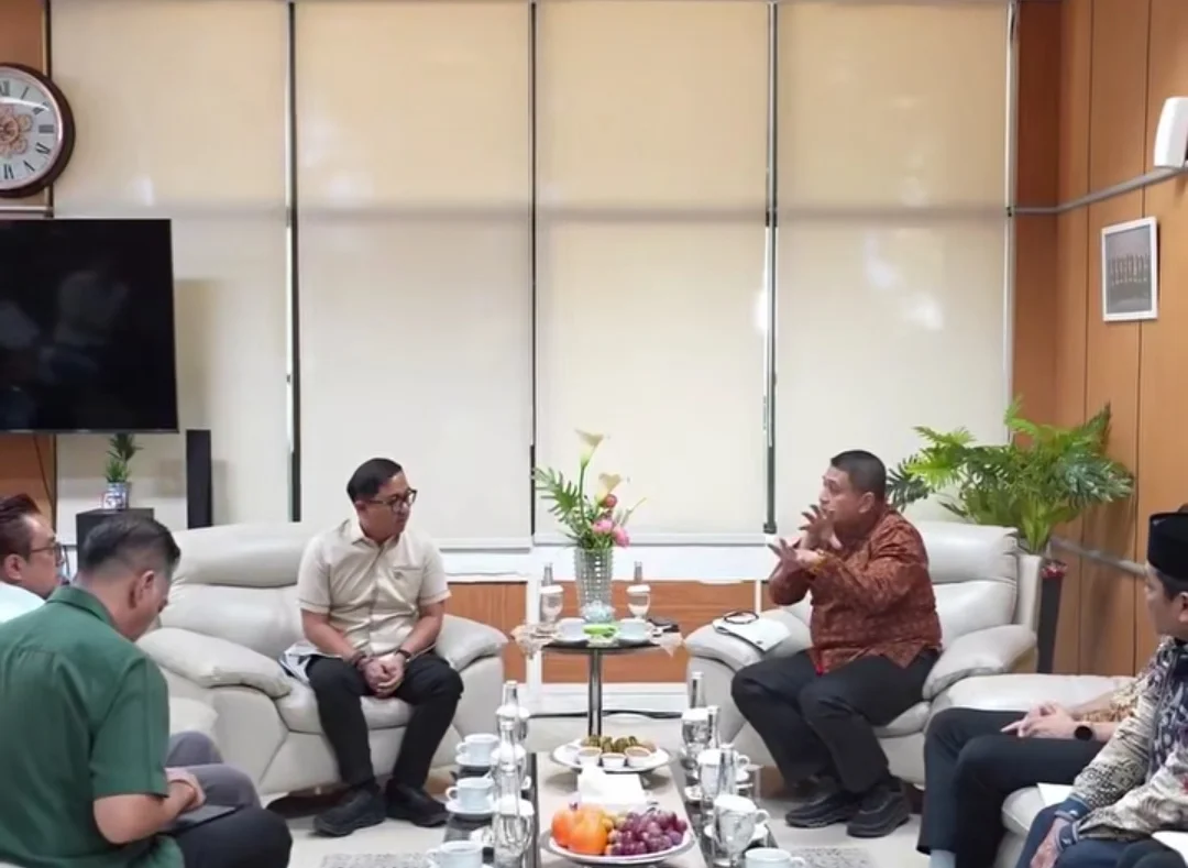 Antrean BBM Mengular, Wali Kota Makassar Tekan Pertamina Benahi Pelayanan SPBU 2 Antrean BBM Mengular, Wali Kota Makassar Tekan Pertamina Benahi Pelayanan SPBU
