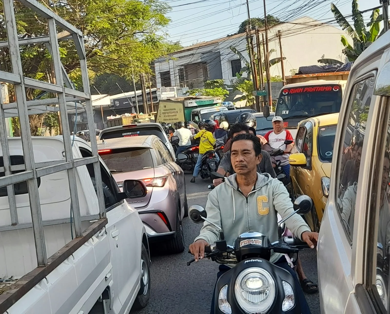 Kemarau Bergilir Padam, Antre Elpiji dan BBM 2 Kemarau Bergilir Padam, Antre Elpiji dan BBM
