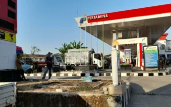 Kemarau Bergilir Padam, Antre Elpiji dan BBM 3 Kemarau Bergilir Padam, Antre Elpiji dan BBM