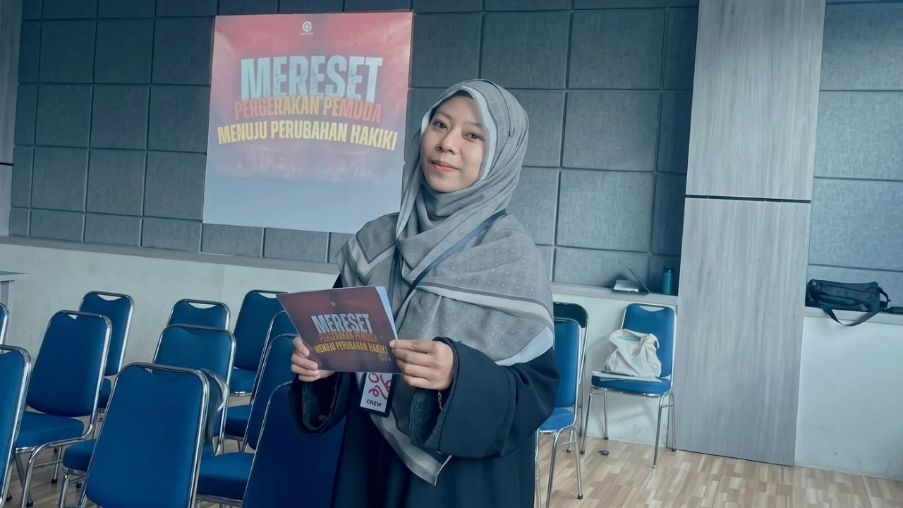 A. Qurratu Aini, S.Si (Mahasiswa Cinta Qur’an | @ta’atcircle)