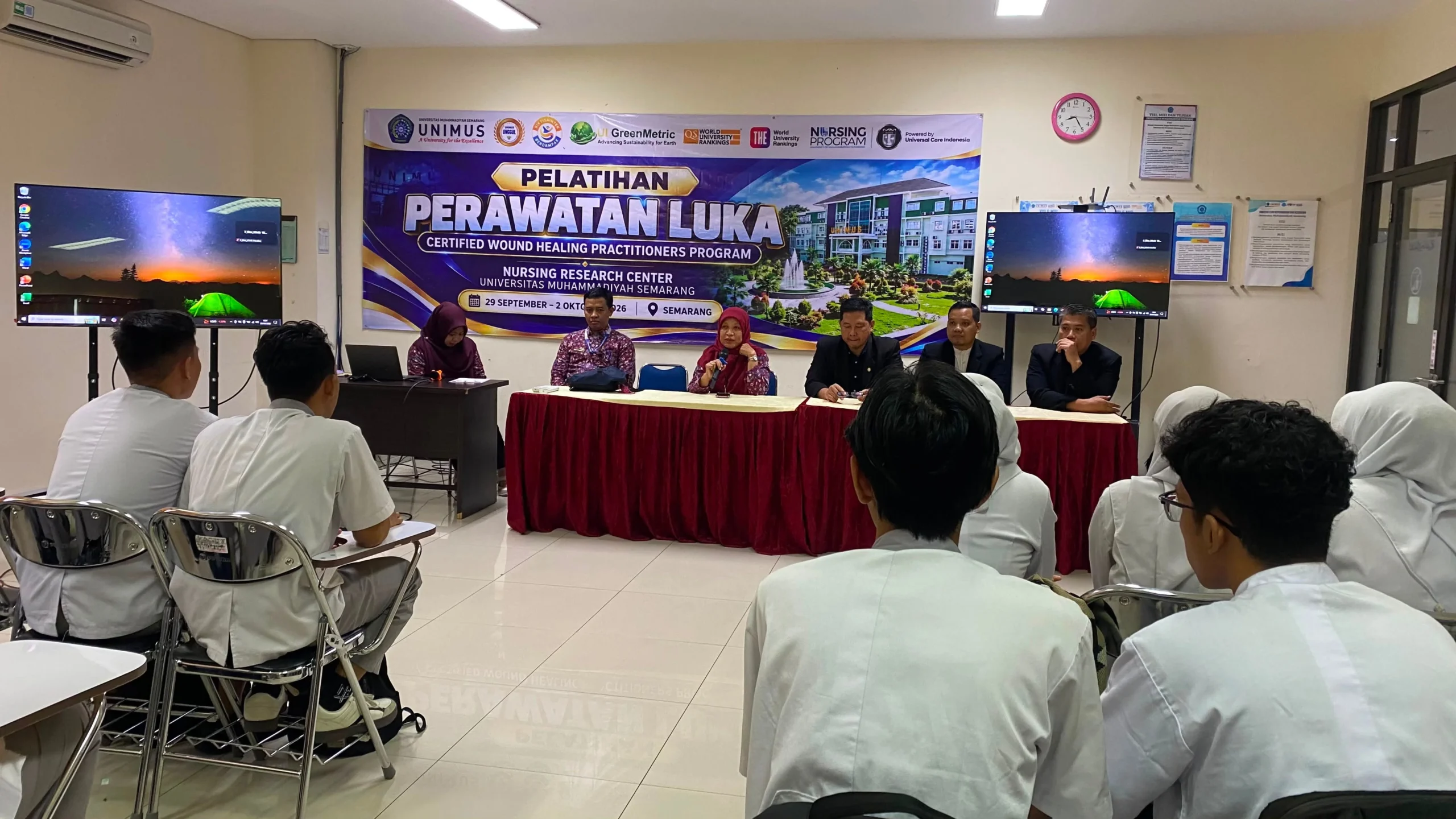 UNIMUS Semarang Latih 32 Calon Perawat Kuasai Perawatan Luka 2 UNIMUS Semarang Latih 32 Calon Perawat Kuasai Perawatan Luka