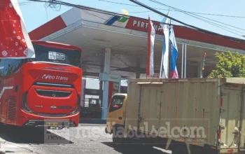 Antrean Solar Mengular di Makassar, Pertamina Klaim Pasokan BBM Tetap Aman