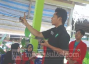Alumni Unhas Pilih Jadi Petani, Burhanuddin Bawa Teknologi Smart Farming ke Sawah Bone