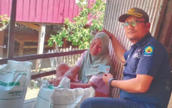Lurah Bontoa Antar Langsung Bantuan Beras CPP ke Warga Sakit dan Disabilitas 4 Lurah Binamu