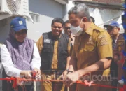 Bupati Paris Yasir Resmi Luncurkan Layanan Lumpur Tinja Terjadwal di Jeneponto 9 Pengguntingan Pita Bupati Jeneponto