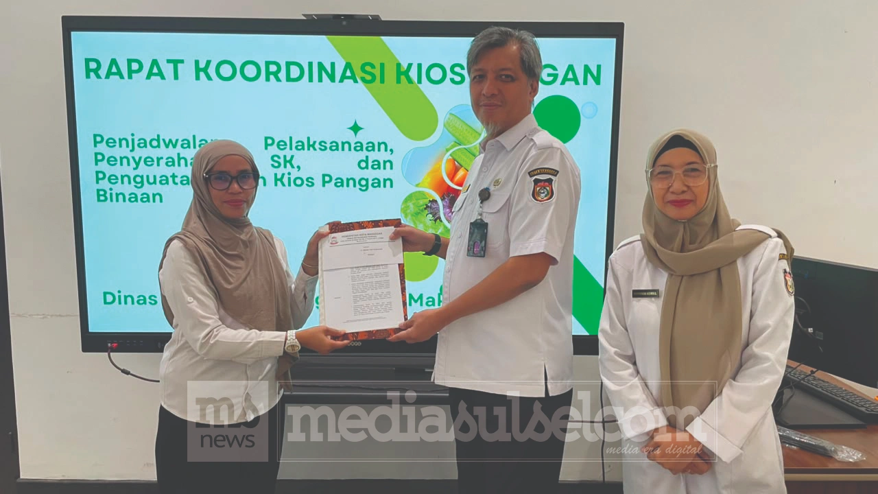 Kios Pangan Diperkuat, DKP Makassar Bidik Stabilitas Harga dan Akses Sembako Warga 2 Penyerahan SK