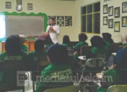 Pengurus OSIS PWU Dilatih Kritis Bermedia dan Berani Menulis Berita 10 Pesantren Wihdatul Ulum