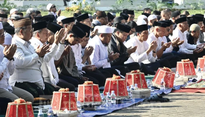 Kemarau Makin Panjang, Gubernur Sulsel dan Ribuan Warga Gelar Salat Istisqa