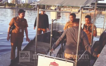 Kapal Pengangkut Sampah Diserahkan ke Kecamatan Mariso, Perkuat Kebersihan Wilayah Pesisir