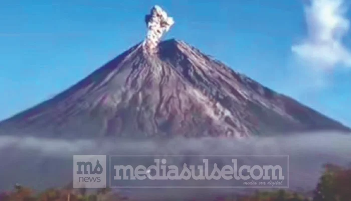 Gunung Semeru Kembali Erupsi, Kolom Abu Capai 1.000 Meter