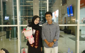 Adik Berhasil Meraih Gelar Sarjana, Mendahului Sang Kakak 6 Moch. Refa Amirul