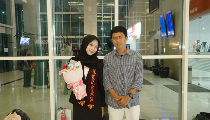 Adik Berhasil Meraih Gelar Sarjana, Mendahului Sang Kakak