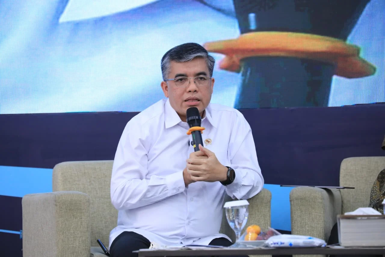 DPR dan Pemerintah Godok RUU Pelindungan Ketenagakerjaan, UU 13/2003 Dinilai Usang 2 Menteri Ketenagakerjaan (Menaker) Yassierli