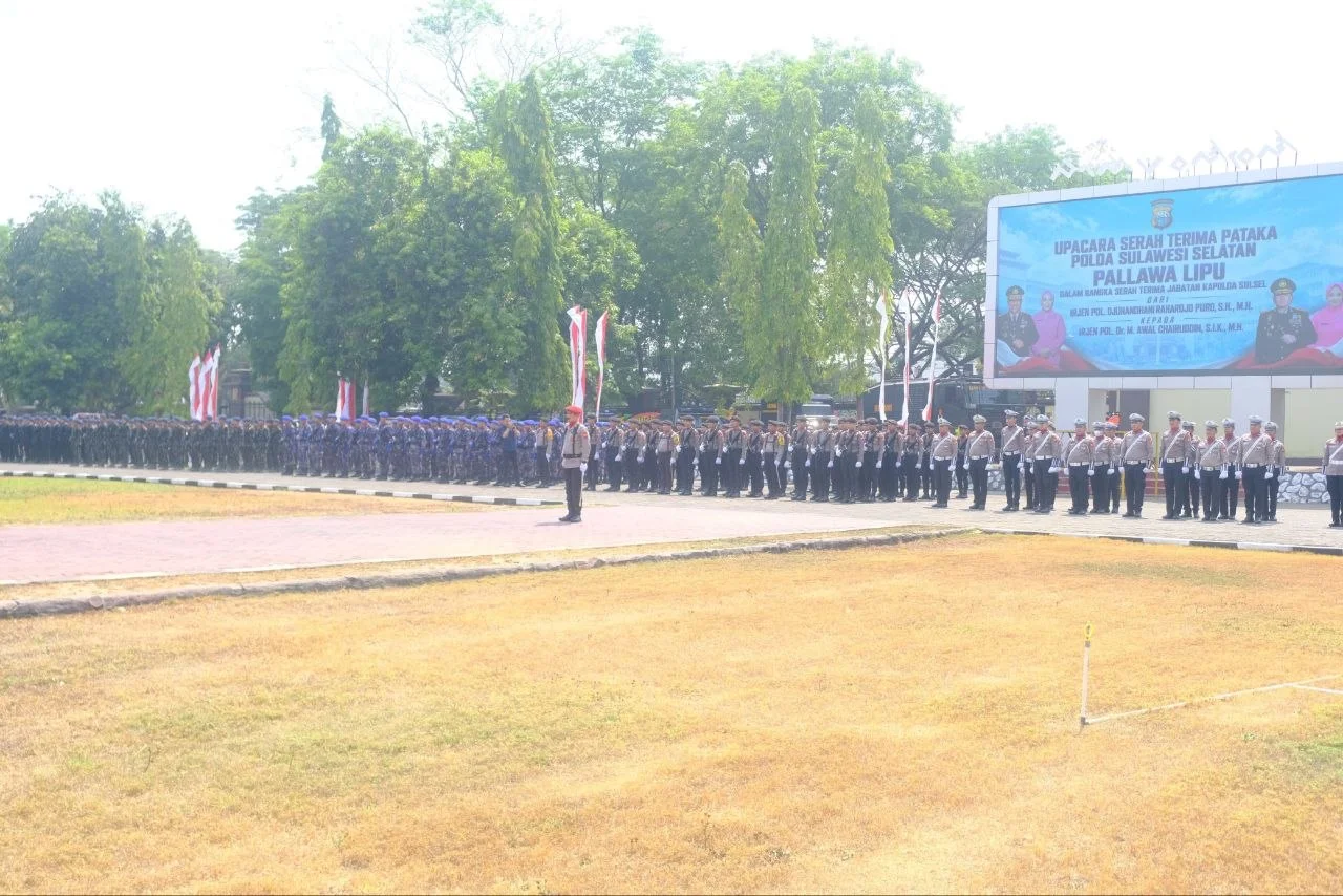 Awal Chairuddin Resmi Pimpin Polda Sulsel, Djuhandhani Pamit