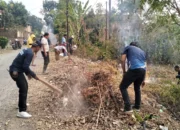 Antisipasi Banjir, Lurah Bontoa dan Warga Bersihkan Saluran Air
