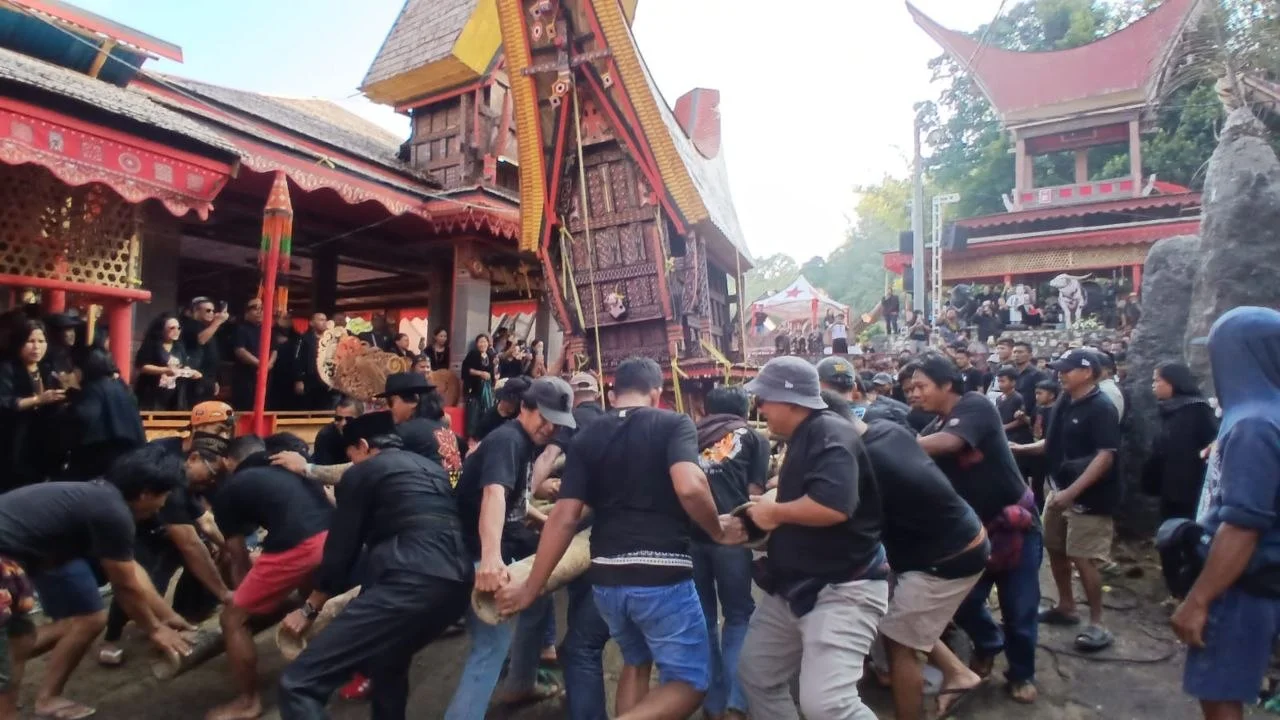 Rambu Solo’ drg.Theresia Hendrajani Silambi': Kerinduan pada Toraja dan Makna Penghormatan Terakhir