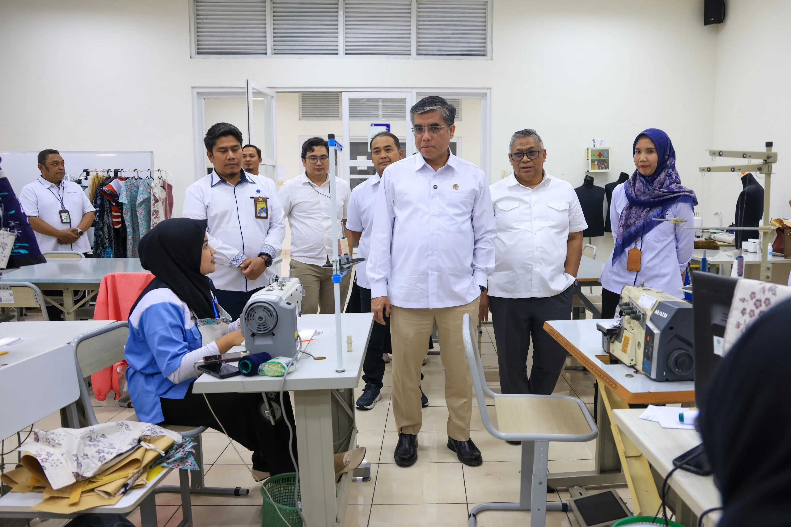 Menaker Minta BPVP Ukur Keberhasilan dari Alumni yang Bekerja 2 Menaker Minta BPVP Ukur Keberhasilan dari Alumni yang Bekerja