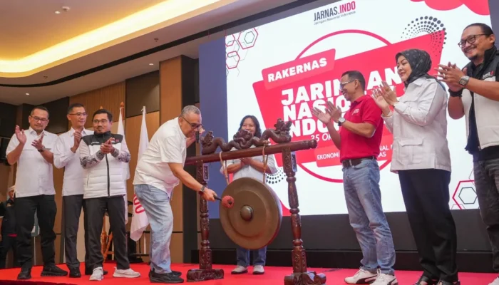 Wamenaker Minta JARNAS.INDO Aktif Awasi Kebijakan Pemerintah