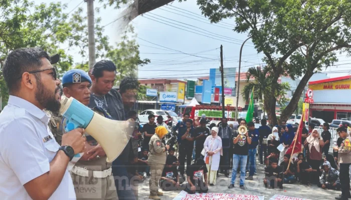 Pemuda Jeneponto Demo Dinsos, Soroti Kepesertaan JKN-KIS Warga Miskin