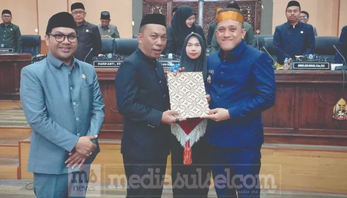 Bupati Jeneponto Serahkan Ranperda APBD 2027 ke DPRD, Pembahasan Resmi Dimulai