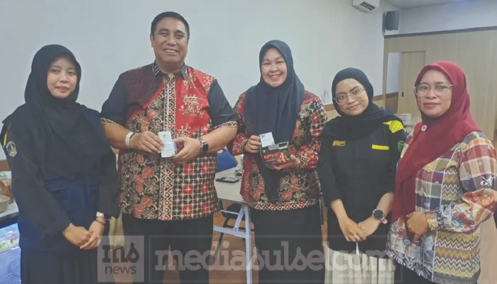 Mahasiswa UMI Sulap Limbah Pinus Jadi Briket dan Lilin Aromaterapi di Maros