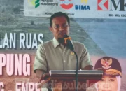 Jalan Paleteang–Malimpung–Kabere Diresmikan, Akses Empat Kabupaten di Sulsel Makin Terhubung 10 Gubernur Sulawesi Selatan, Andi Sudirman Sulaiman, saat memberikan sambutan dalam peresmian ruas jalan Paleteang–Malimpung–Kabere sepanjang kurang lebih 19 kilometer, Jumat (30/10/2026).