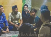 Gubernur Sulsel Melayat Petugas Karhutla yang Gugur, Anak Almarhum Dijanjikan Beasiswa 12 Gubernur Sulawesi Selatan, Andi Sudirman Sulaiman, saat menyampaikan belasungkawa secara langsung kepada keluarga Padayya Mangampang (45), petugas pemadam karhutla yang meninggal dunia saat menjalankan tugas di Lembang Nanna’, Kecamatan Nanggala, Kabupaten Toraja Utara.
