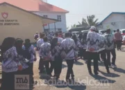 Ratusan Guru Geruduk Polres Jeneponto, Protes Guru Korban Pengeroyokan Jadi Tersangka