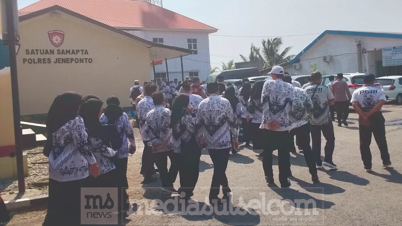 Guru geruduk polres Jenponto