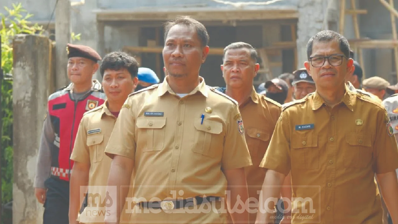 Pemkot Makassar Tertibkan Ternak dan Kandang Babi di Panaikang 2 Kepala Bidang Bidang Penanganan Masalah dan Pengamanan Tanah Dinas Pertanahan Kota Makassar Muh Roy Hartono