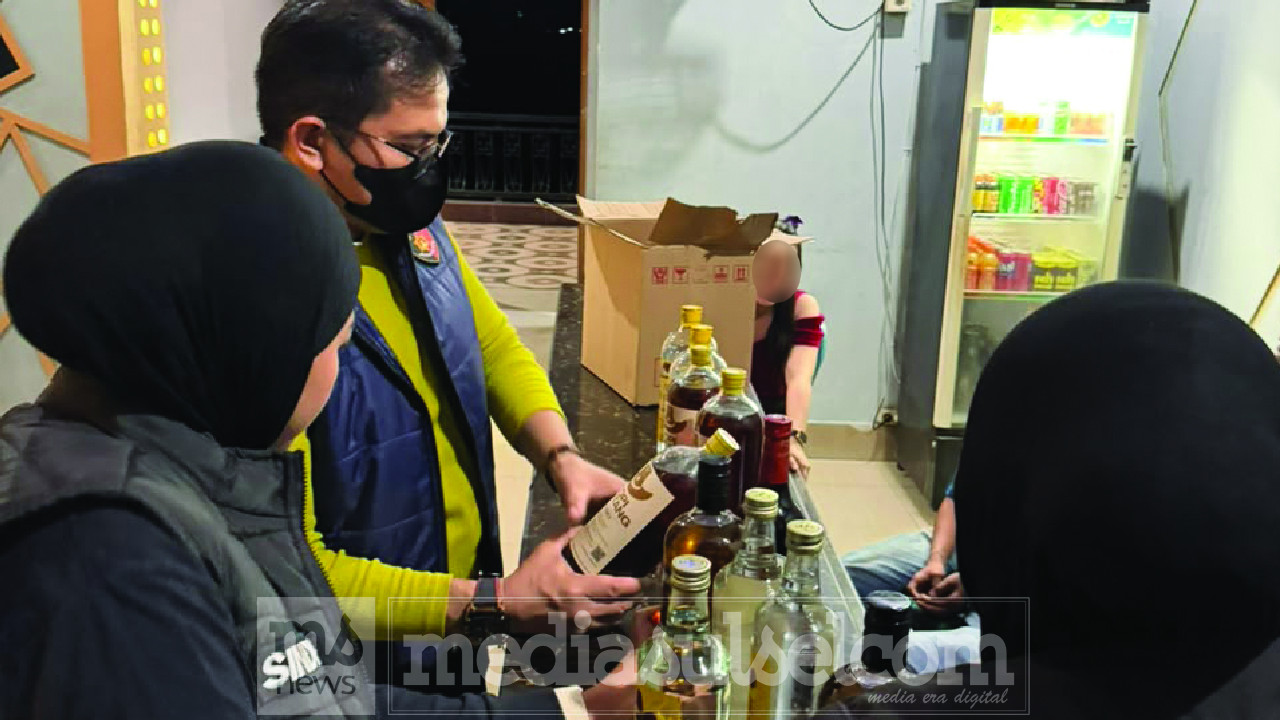 Sisir 2 Tempat Karaoke, Polres Pangkep Amankan 27 Botol Miras 2 Miras