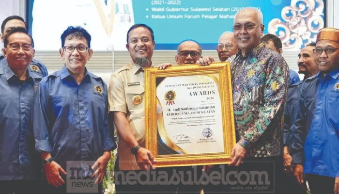 Gubernur Sulsel Raih Penghargaan Tokoh Pembangunan dan Konektivitas Daerah