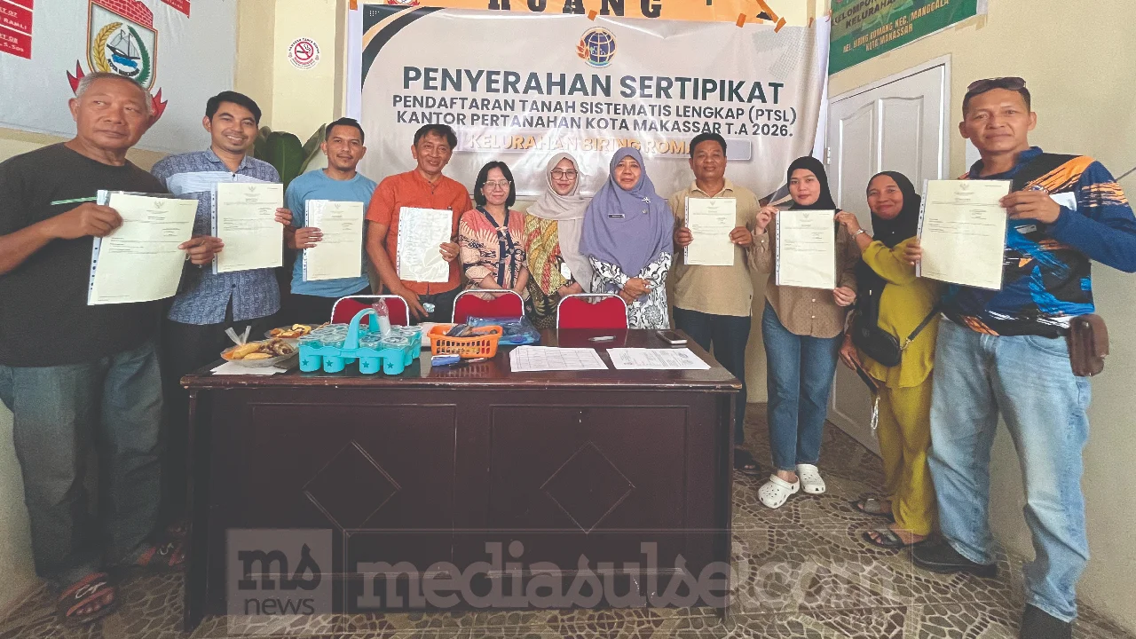 Penyerahan Sertifikat PTSL