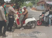 Kabut Asap Karhutla Selimuti Jeneponto, Polisi Bagikan Masker Gratis